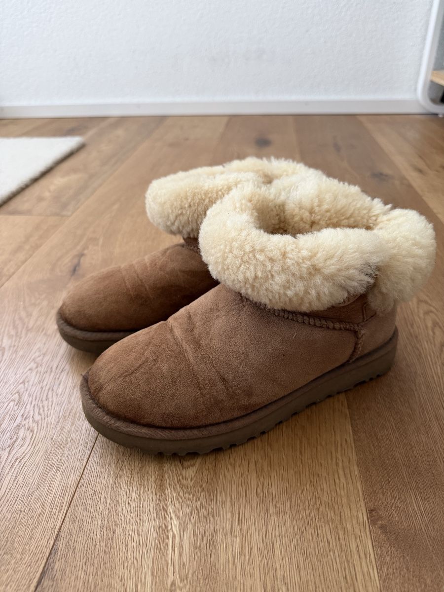 Ugg Scarpe da donna: UGG - Mini Bailey Button II, Gr. 38 – Usato da Interlaken venduto da fbnscl 2