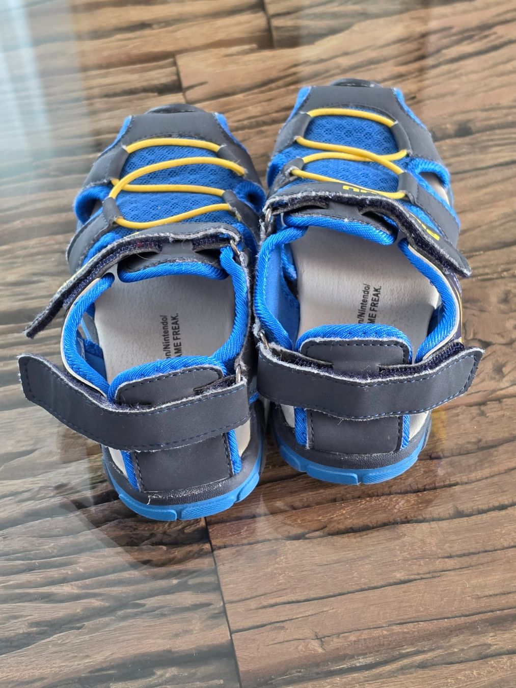 Dosenbach Scarpe per ragazzi: Pikachu Sommerschuhe Klett Gr.29 – Usato da Birr venduto da V-K 2