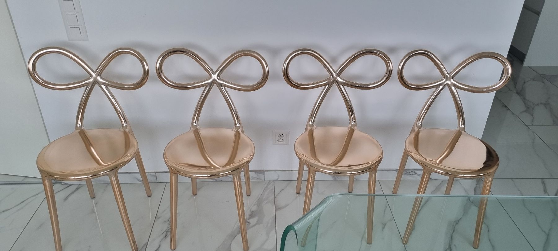 Sedie: 4 sedie QEEBOO fiocco oro – Nuovo (secondo la descrizione) da Ligornetto venduto da nic_rp2g