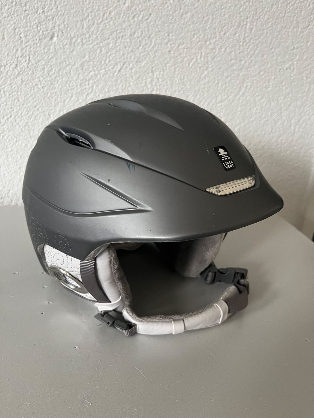 Giro Caschi: Damen Skihelm Giro, Grau Grösse M – Usato da Thürnen venduto da gue_c8yz