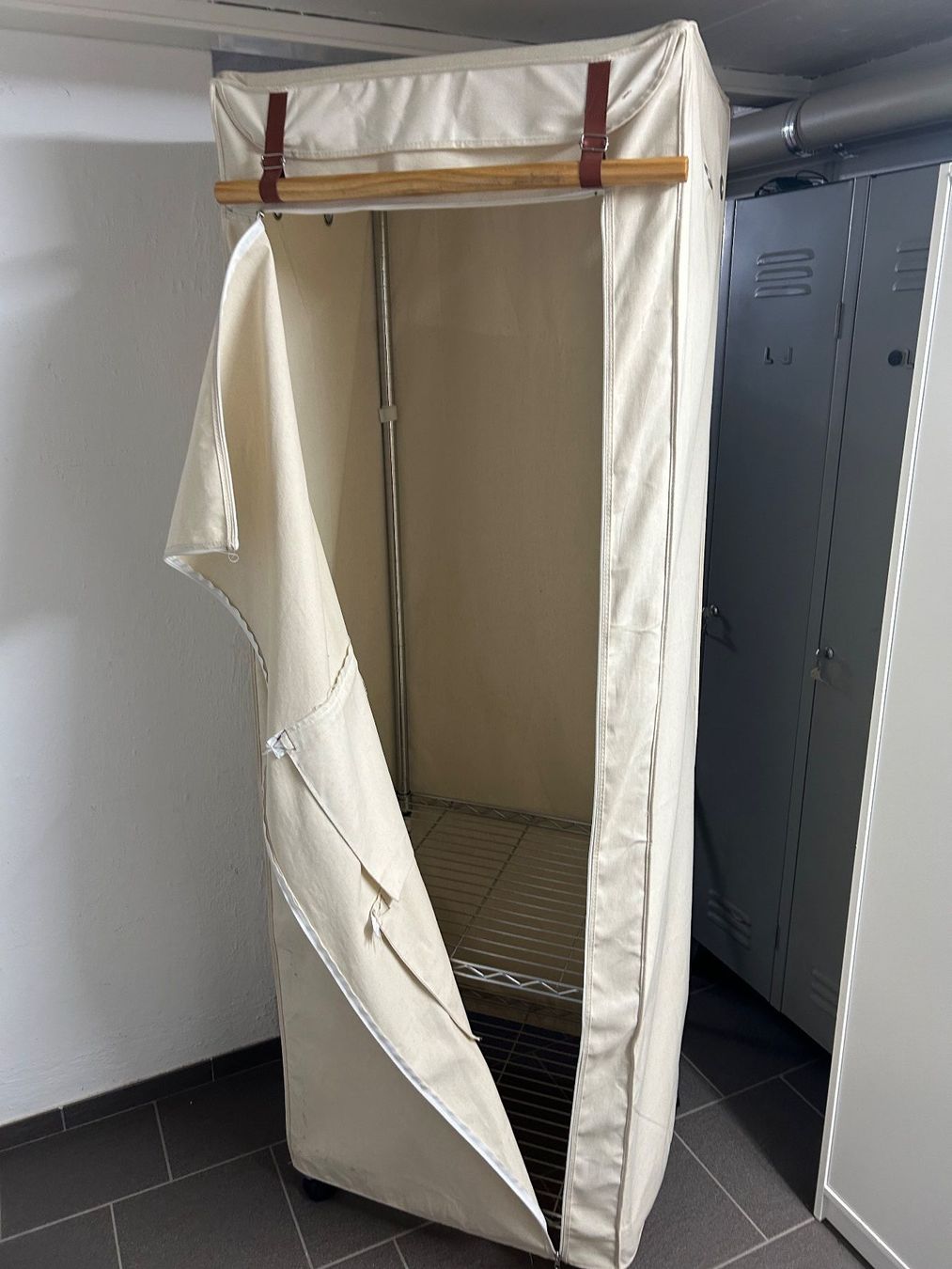 Guardaroba: Stoffgarderobe auf rollen – Usato da Aarau venduto da Tanichtis01 2