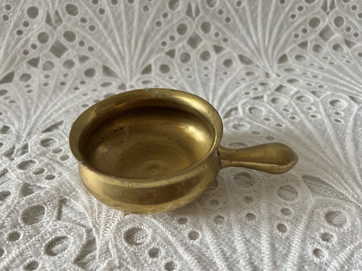 Portacenere: Vintage Messing Aschenbecher Mit Griff – Usato da Frenkendorf venduto da Only1 1