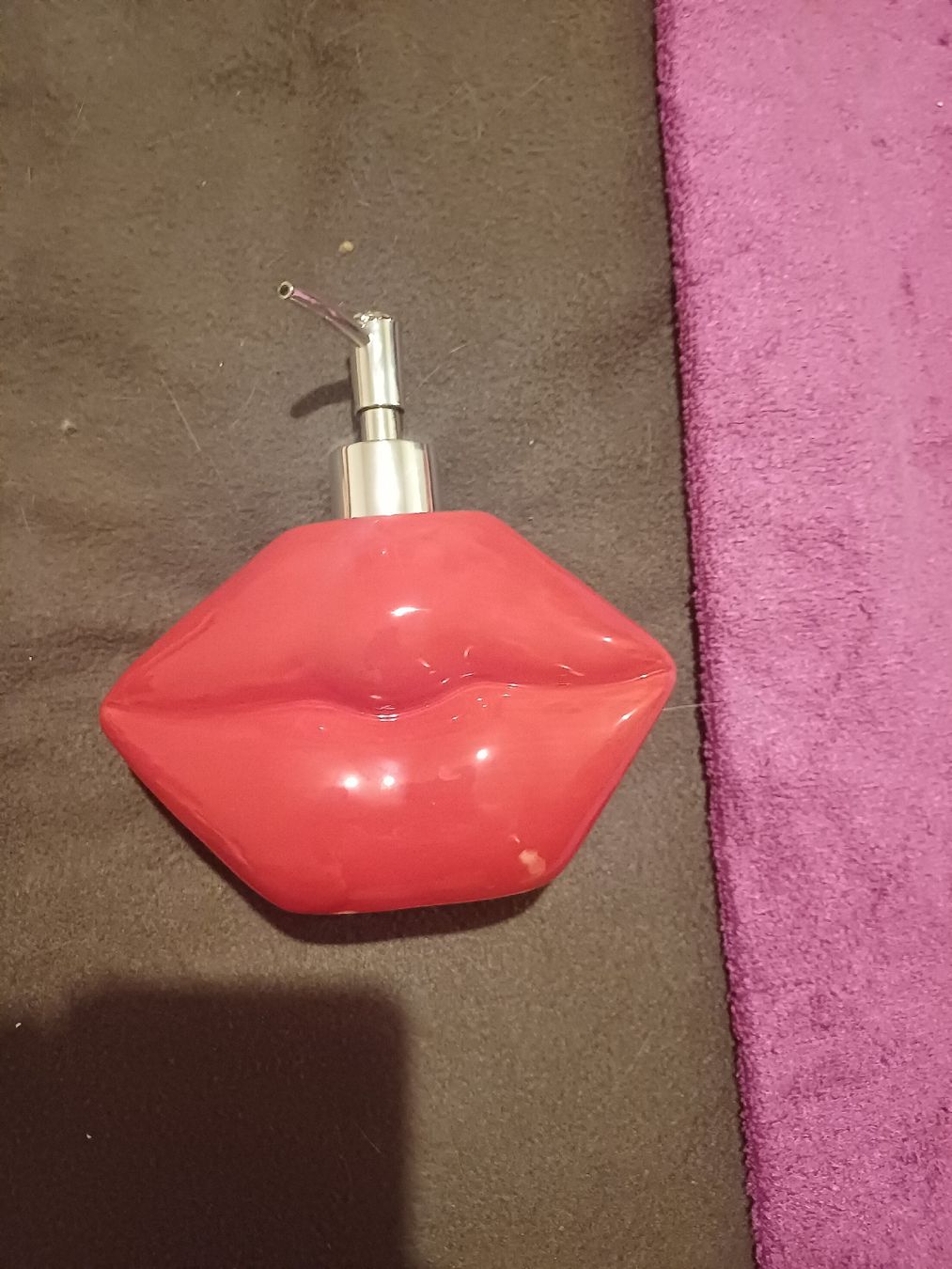 Portasapone: Seifenspender Lippenform rot Neu – Nuovo (secondo la descrizione) da Ostermundigen venduto da Loulilou86