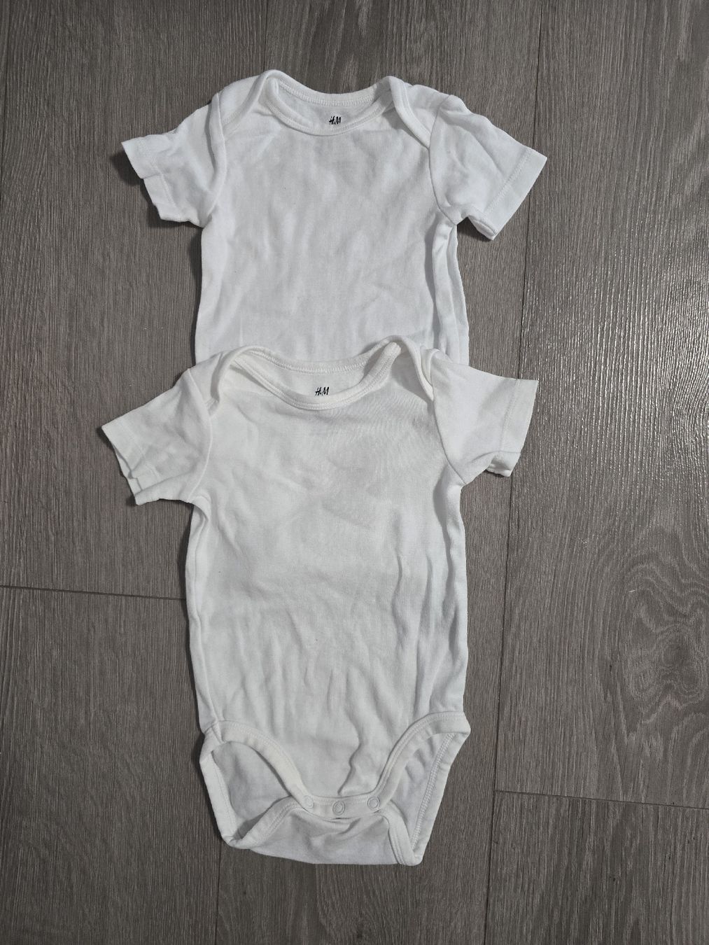 H&M Biancheria intima: 2 Kurzarm Bodys 68 (Nr 6) – Usato da schlattingen venduto da Sprongebob