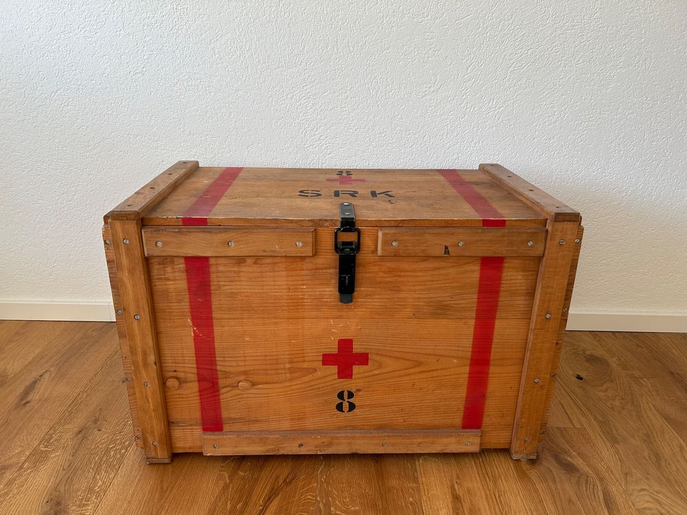 SRK Holzkiste/ Schweizerisches Rotes Kreuz Kiste | Kaufen auf Ricardo