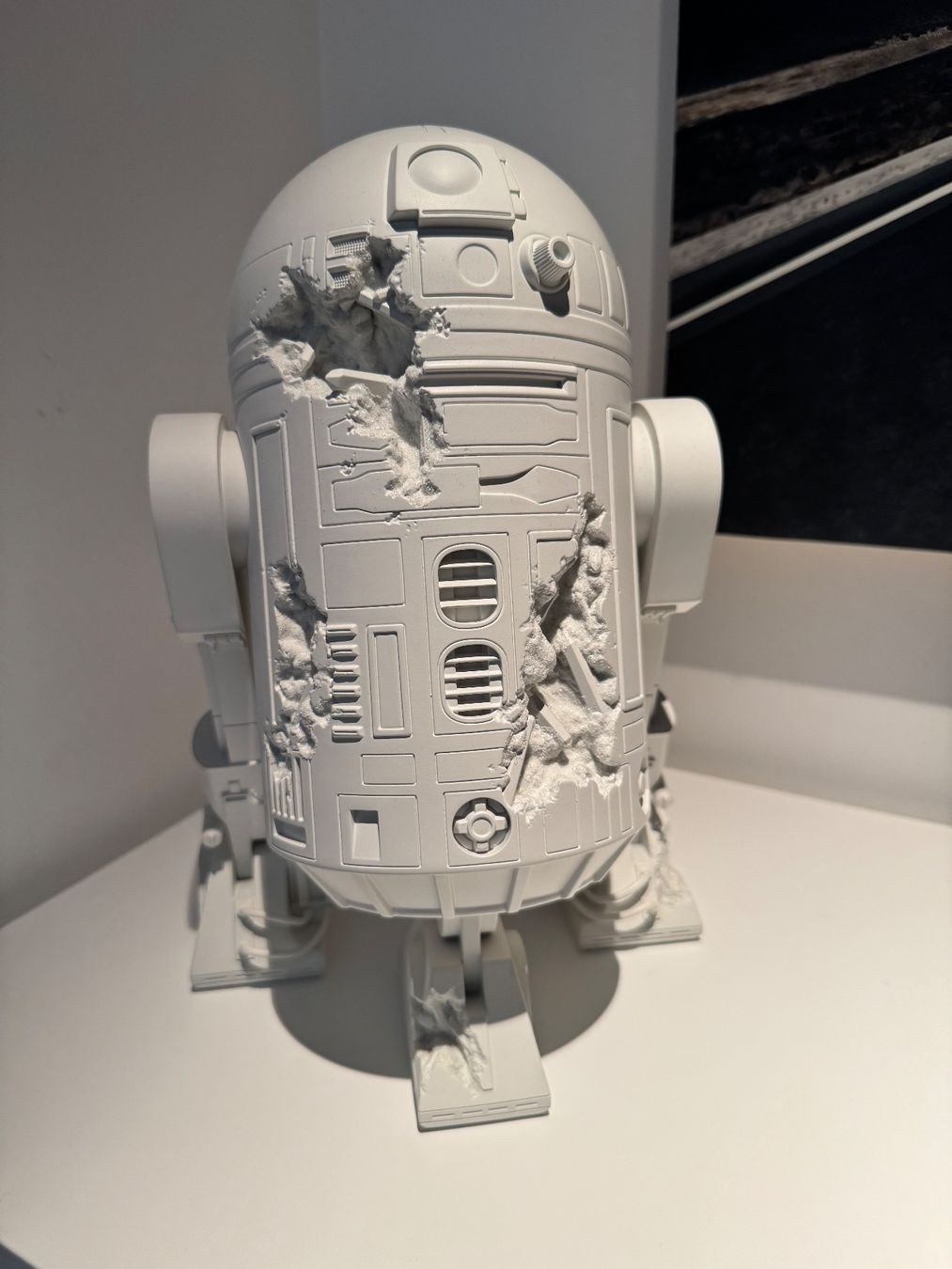 Star Wars Figuren: Daniel Arsham R2D2 – Neu und originalverpackt aus giffers von sev_c9x9 1