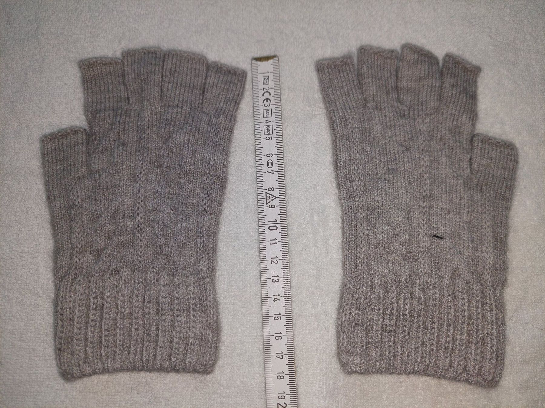 Guanti & manicotti: Fingerlose Handschuhe, hellgrau – Nuovo e nell'imballaggio originale da Zürich venduto da makimakimak