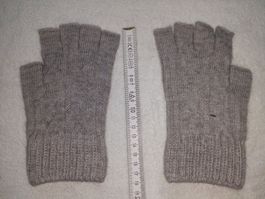 Fingerlose Handschuhe, hellgrau