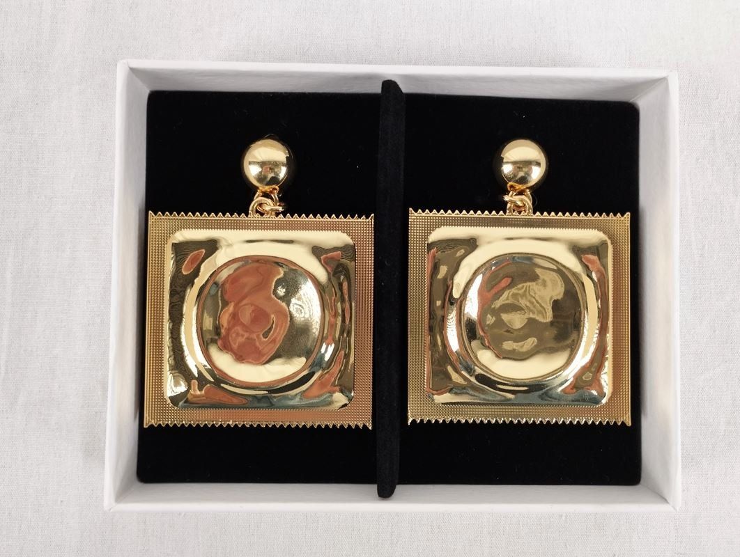 Moschino Ohrringe & -stecker: H&MOSCHINO Ohrclips – Gebraucht aus Schübelbach von Restwert_Schubelbach 2