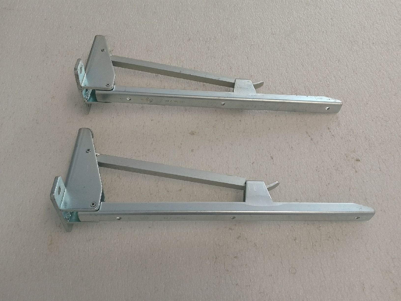 Wandhalterungen: Wandklapphalter HEBGO KL/380mm 2 Stk.  – Gebraucht aus Trubschachen von Caddy8 2