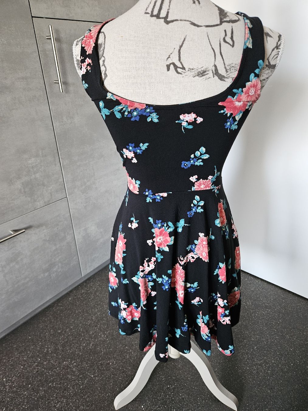 C&A Vestiti: Sommerkleid Blumenmuster Schwarz Gr. S - C&A – Nuovo (secondo la descrizione) da Anwil venduto da tamoos 1