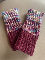 HANDGESTRICKTE PULSWÄRMER / HANDSTULPEN AUS WOLLE