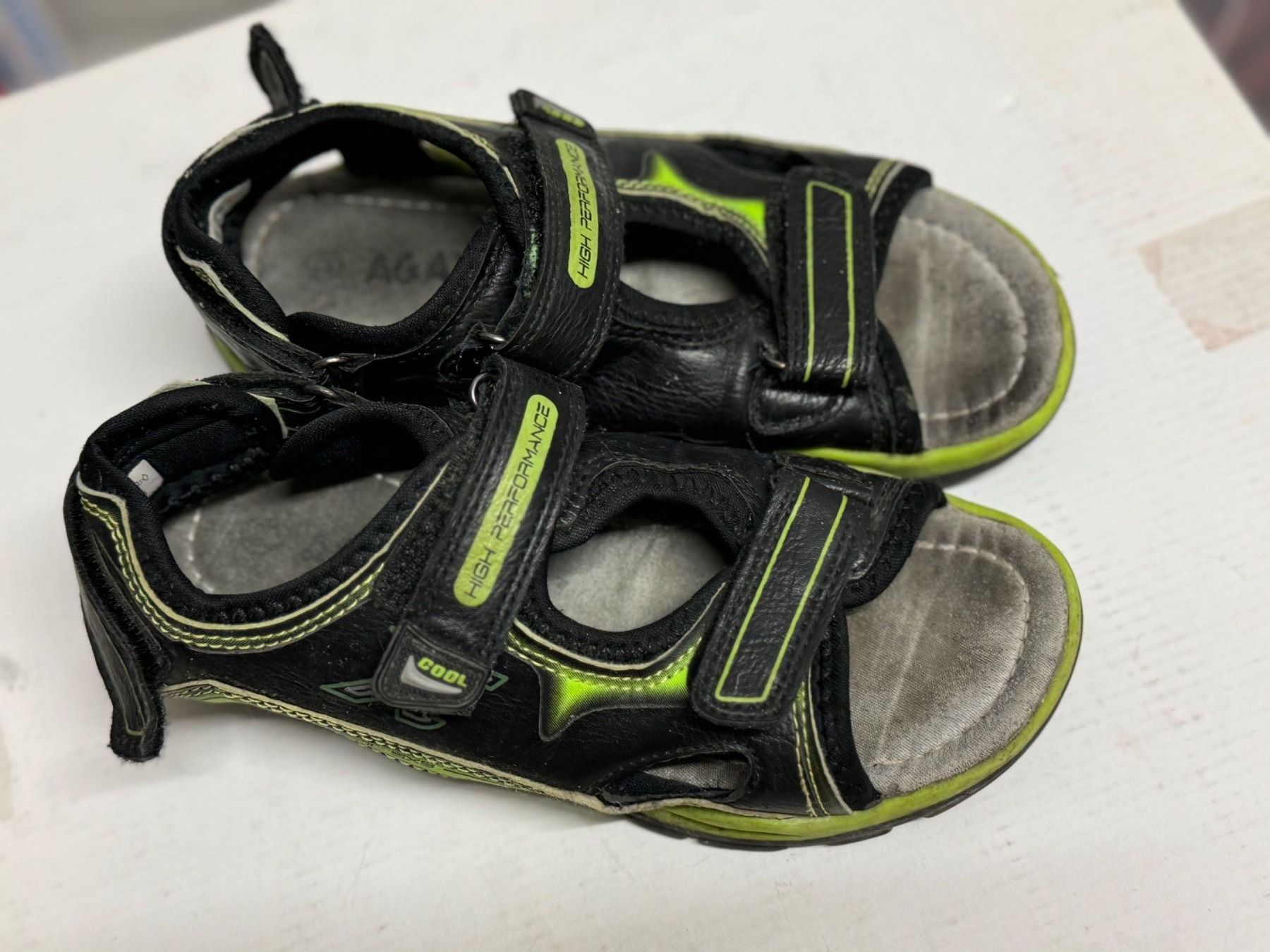 Scarpe per ragazzi: Sandale für Kinder, Grösse 32 – Usato da Sursee venduto da k12g223
