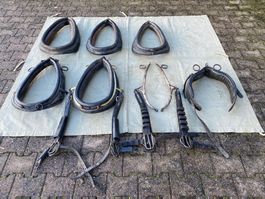 5 alte englische Pferdekummete