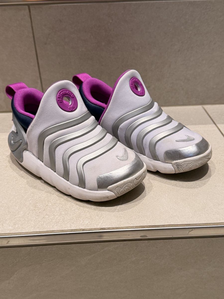 Nike Chaussures filles: Nike Sneaker Dynamo, 27, Mädchen, silber-rosa – Neuf (Voir description) à Wilen b. Wil par carpediem25