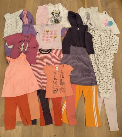Mädchen Kleiderpaket Gr. 104, mit Flecken