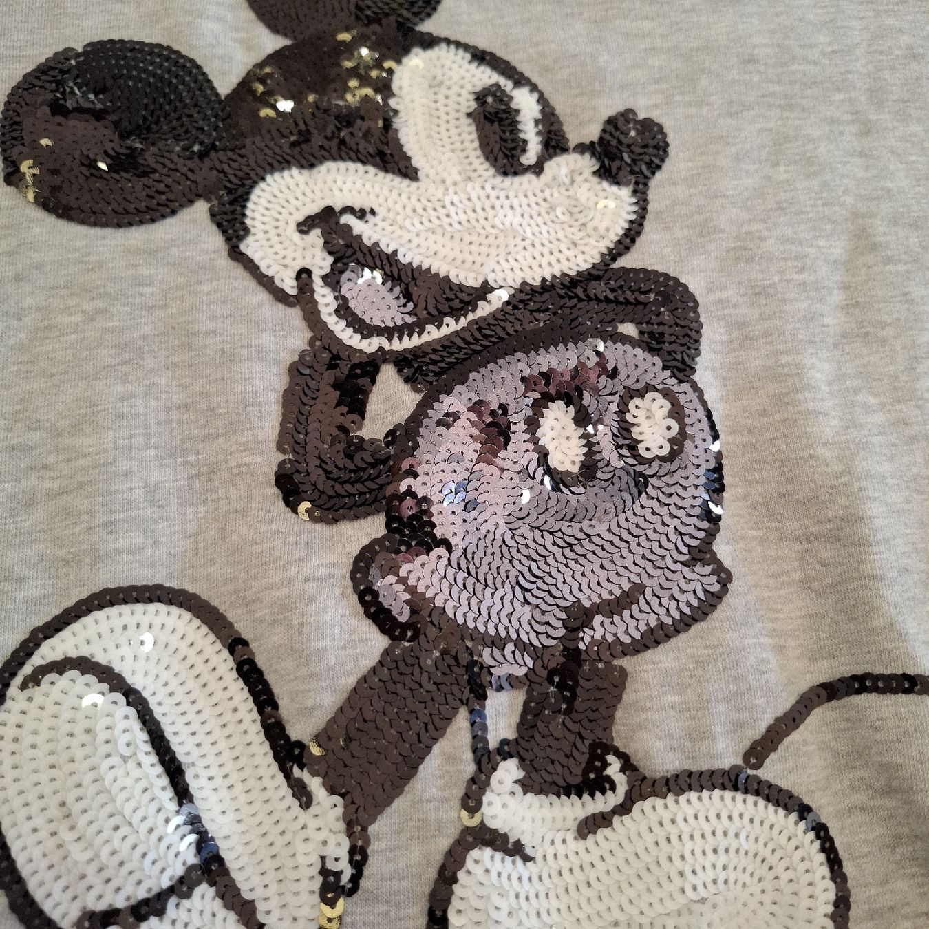 Maglioni & Felpe: Sweatshirt DISNEY Mickey Mouse à Sequins Taille S – Usato da Le Locle venduto da QualiteExpress 1
