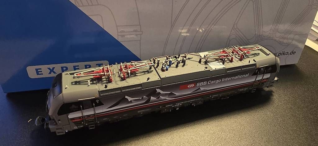 Modellini di ferrovie: SBB Vectron Bundeshaus – Usato da Ebikon venduto da Mr.Busdriver 3