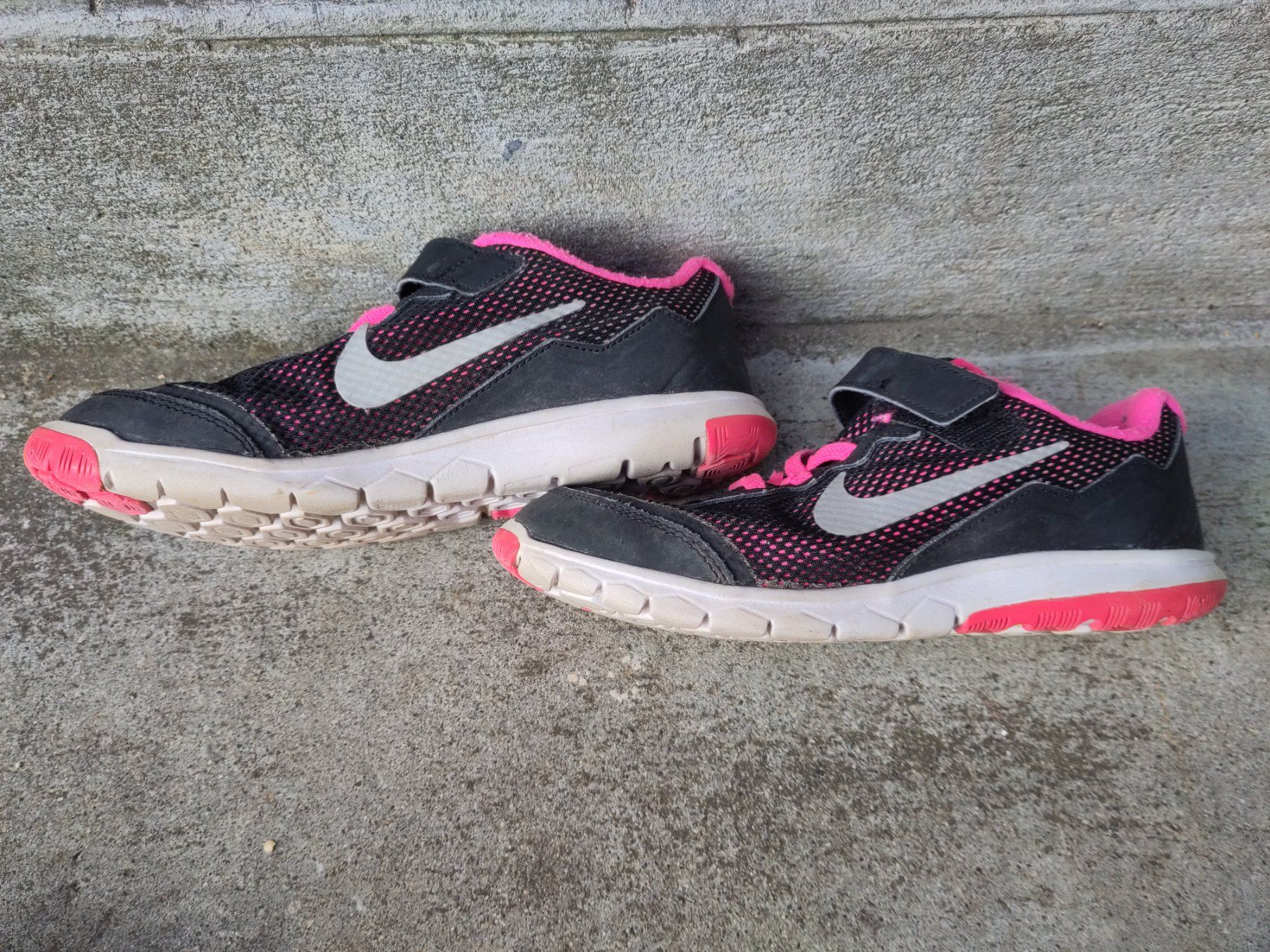 Nike Scarpe per ragazze: Hallenturnschuhe Gr. 35 Nike – Usato da Uettligen venduto da Donroli 1