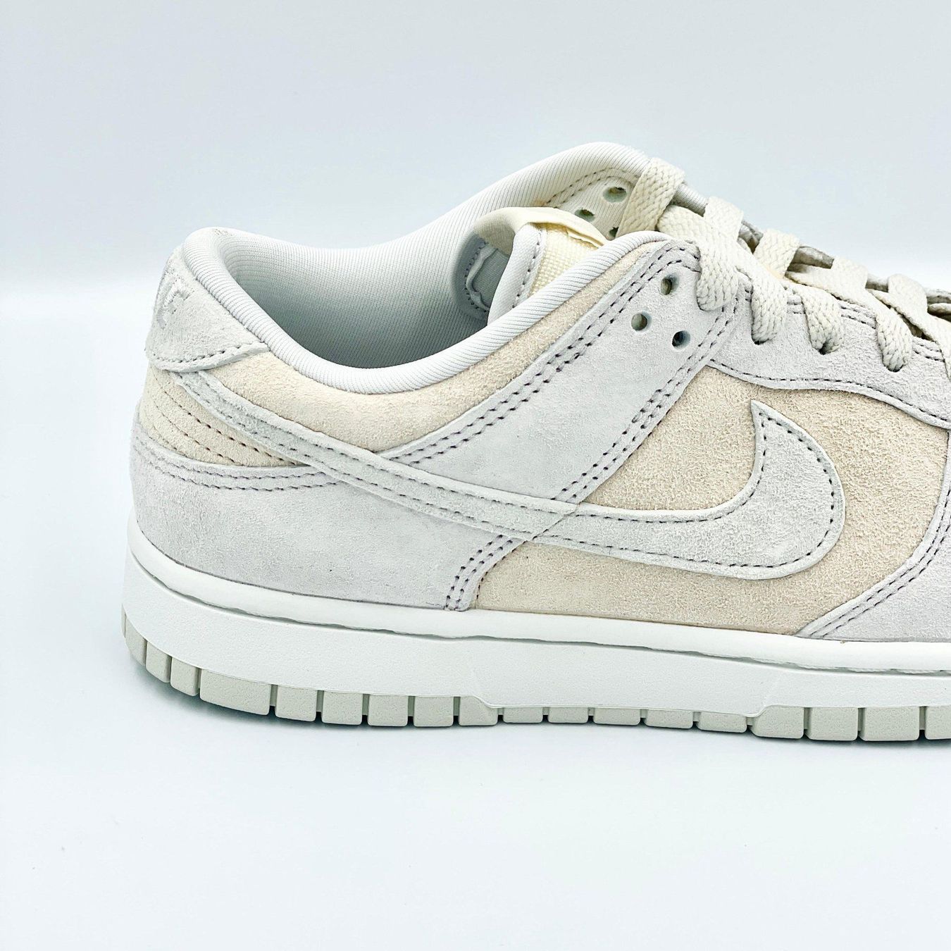 Nike Scarpe da uomo: Nike Dunk Low PRM Vast Grey EU 40.5 – Nuovo e nell'imballaggio originale da Erlinsbach venduto da sasneakers 4