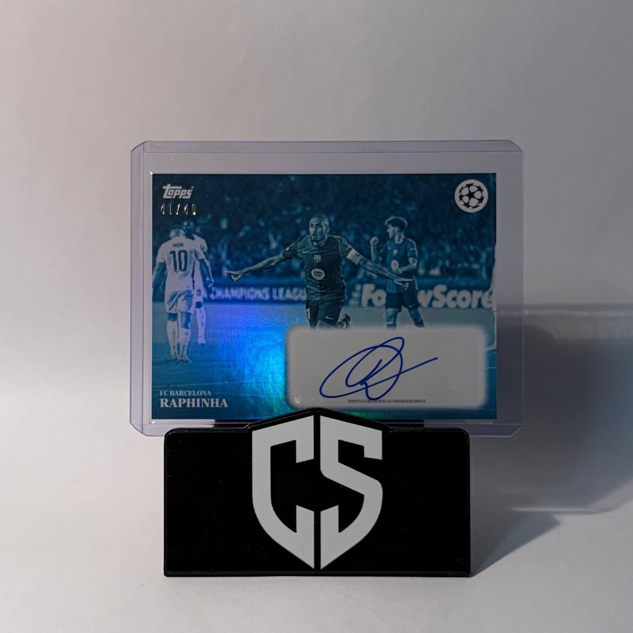 Topps Carte collezionabili: 2024-25 Topps Simplicidad Raphinha Blue Auto Refractor /49 – Usato da Oftringen venduto da collectsupply