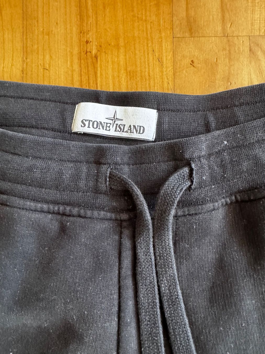 Stone Island Pantaloni: Stone island trainerhosen – Usato da Binningen venduto da Noncanislupus 2
