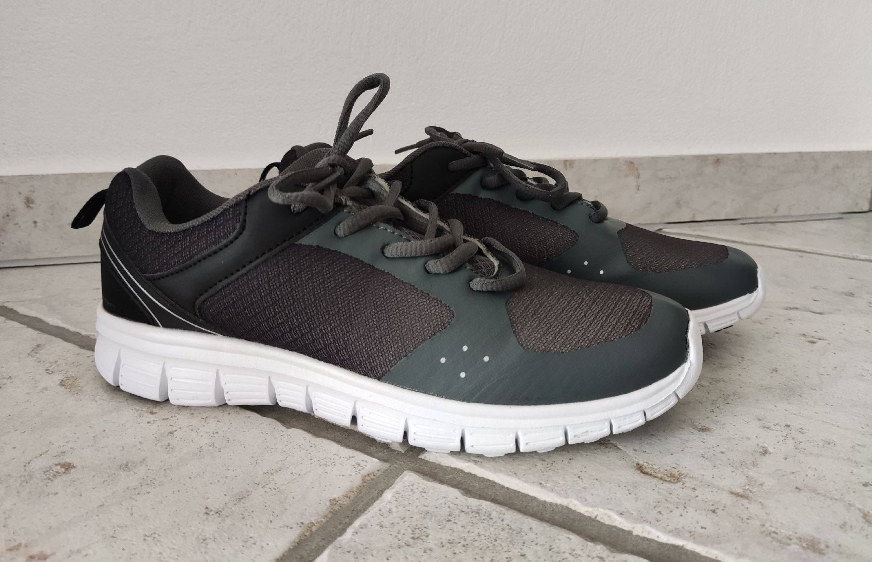 Scarpe da donna: Damen Freizeitschuh Gr.40 – Usato da Chur venduto da Rodanisa