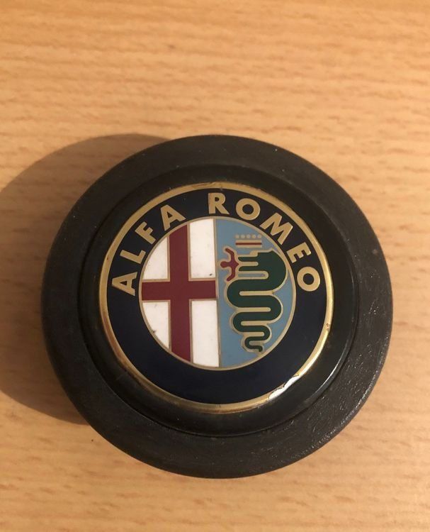 Alfa Romeo Tutti pezzi di ricambio auto: ALFA ROMEO Hupenknopf – Usato da Neuenhof venduto da Boh1