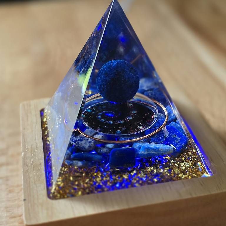 Minerali & Pietre curative: Pyramide Orgonite, Lapis-Lazuli, envoi compris  – Usato da Orbe venduto da Adaline.64