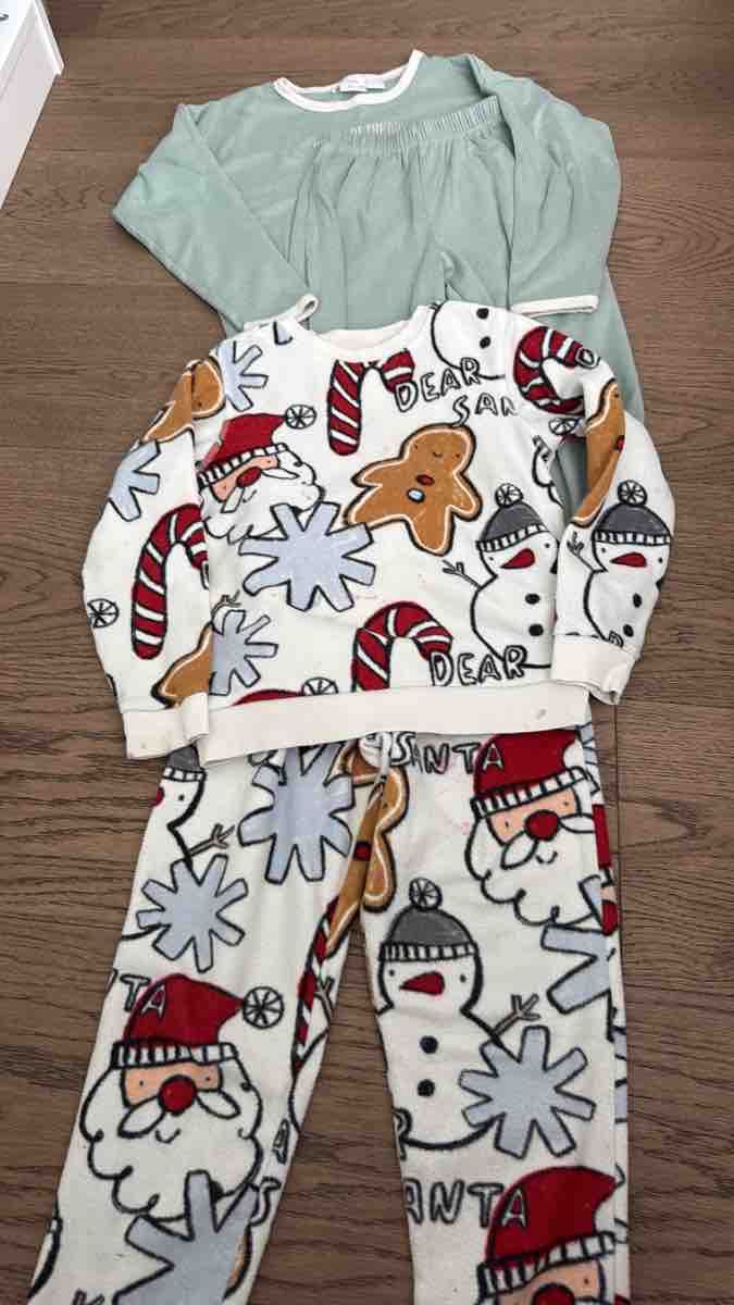 Pyjamas & Ähnliches: Pyjama Set Christmas Pattern and Green Set Used – Gebraucht aus Oberglatt ZH von Sale12