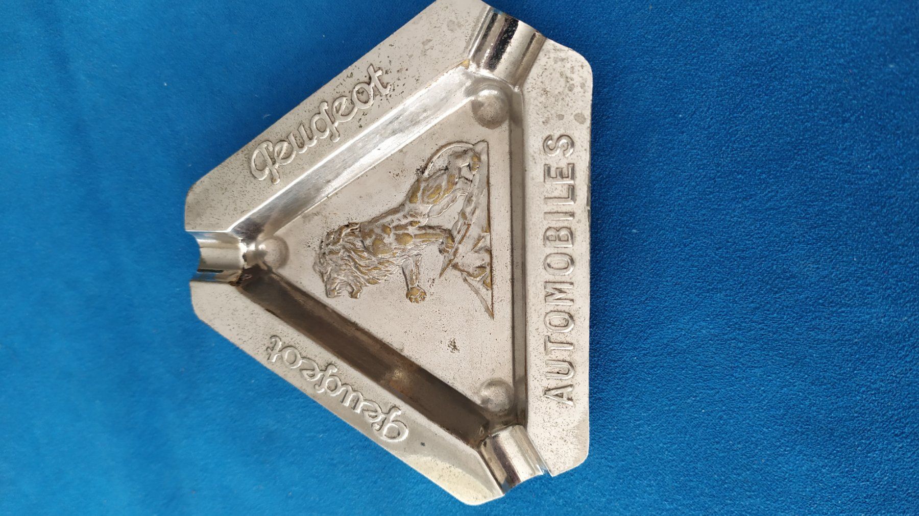 Portacenere: Ancien cendrier PEUGEOT – Usato da Chezard St-Martin venduto da Loucail 2