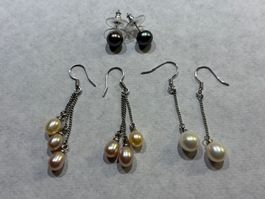 Set à 3 Stück Ohrringe/ Ohrstecker mit Süsswasserperlen, neu
