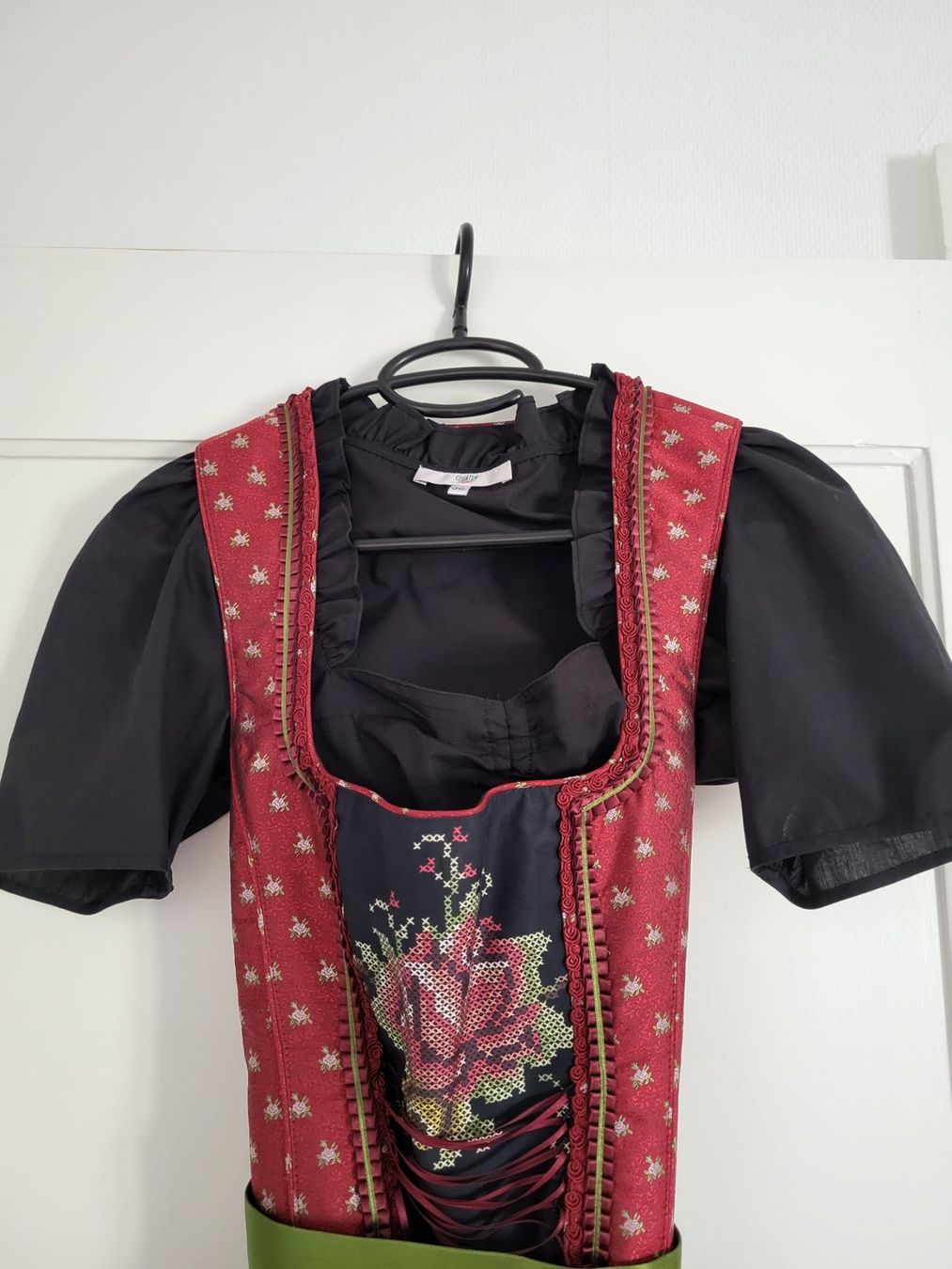 Vestiti: Dirndl mit schwarzer Bluse Gr. 36 – Usato da St.Gallen venduto da Einstein87 3