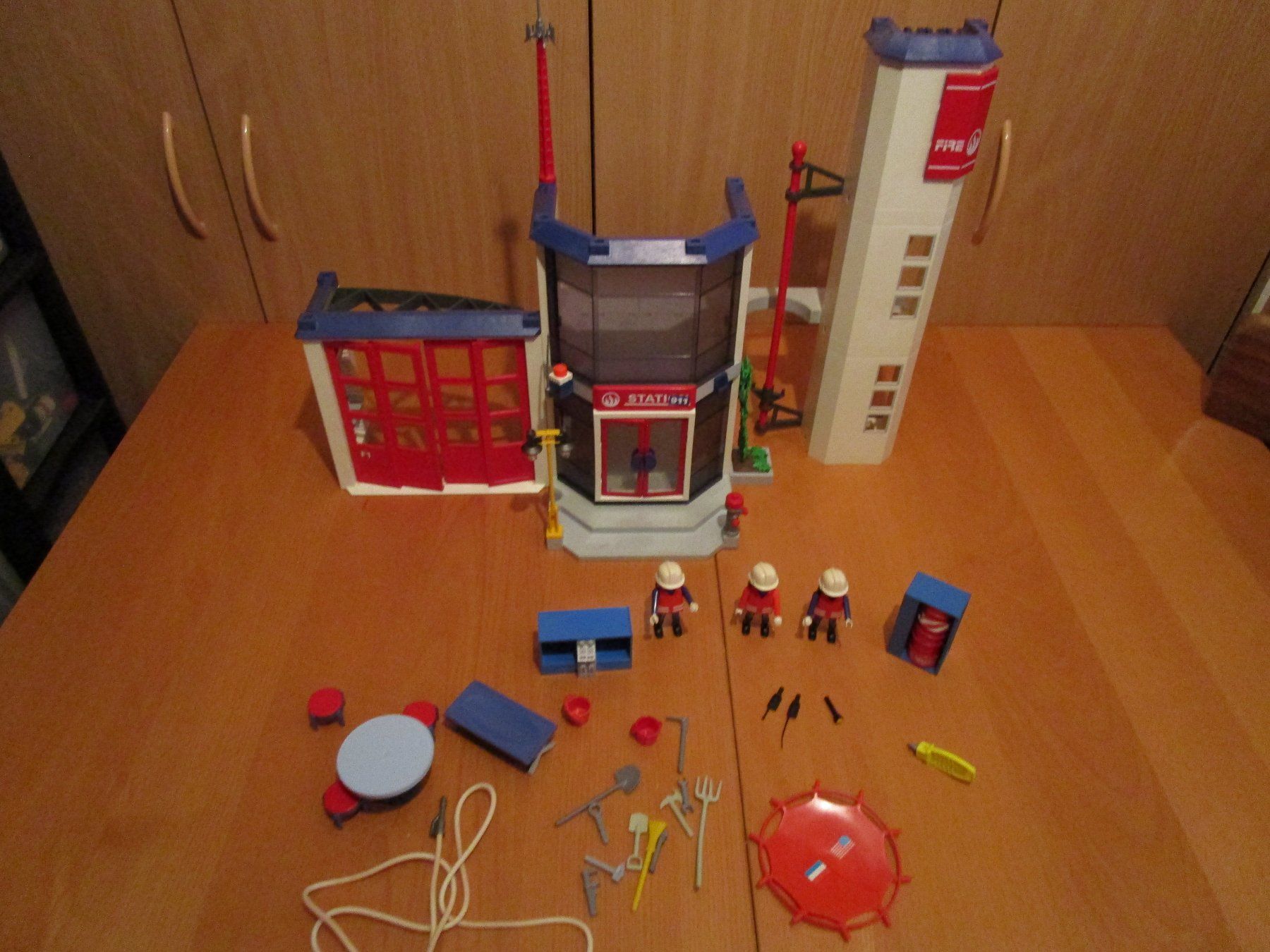 Playmobil Spielzeuge: Playmobil  - Feuerwehrstation 2 – Gebraucht aus Wetzikon ZH von Storchadebar