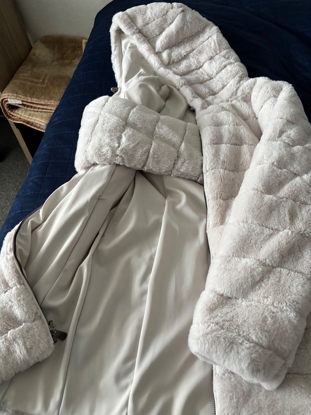 Cappotti: Winterjacke in Felloptik – Nuovo (secondo la descrizione) da Spreitenbach venduto da seida76 3
