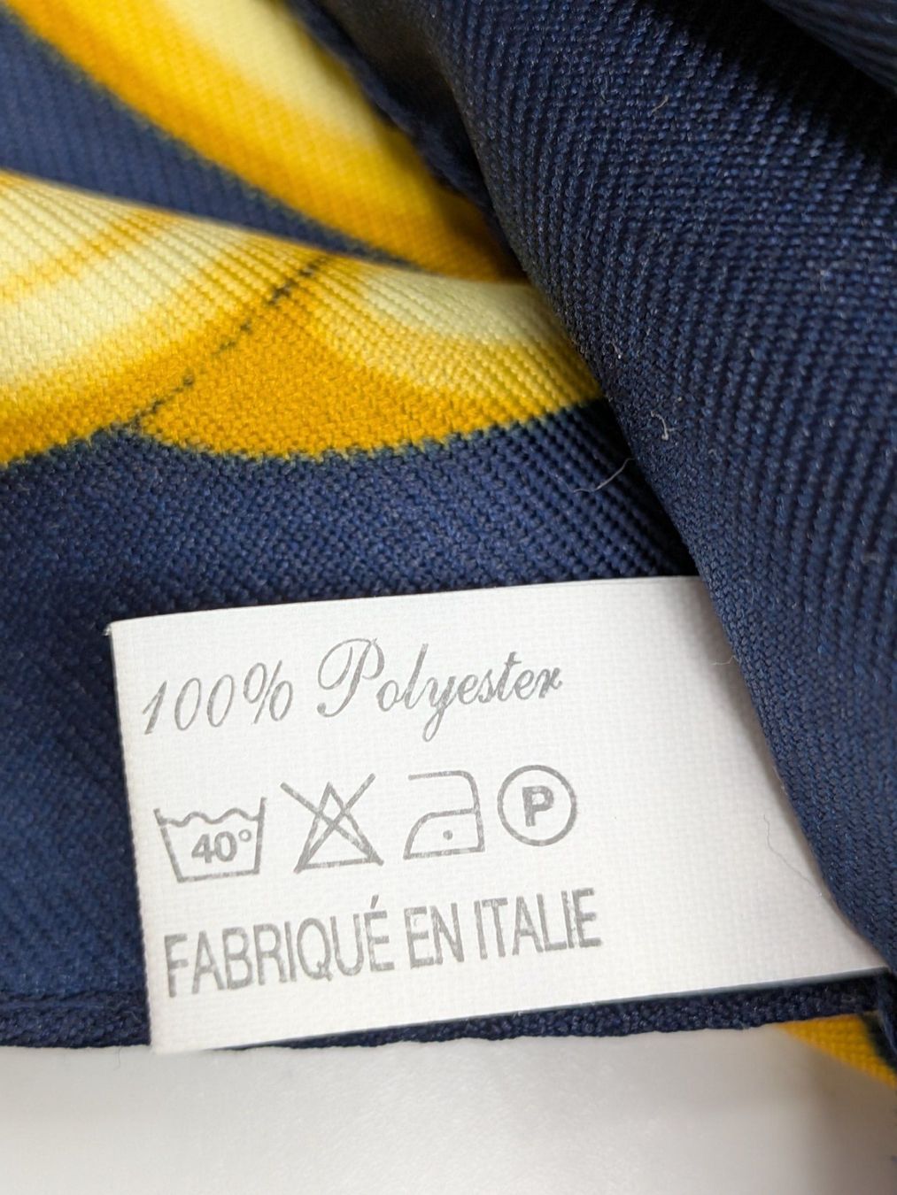 Foulards, Tücher & Schals: Foulard dunkelblau gelb – Gebraucht aus Emmen von magelan 1