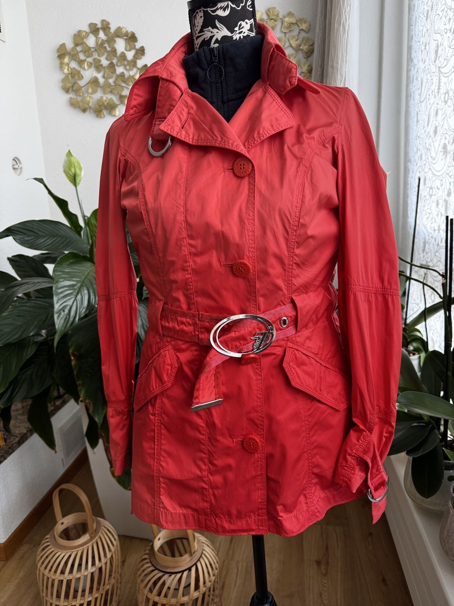 Trussardi Giacche: Original Trussardi Coral Rain Jacket, Size 42 – Nuovo (secondo la descrizione) da Wallisellen venduto da Corinne.- 5