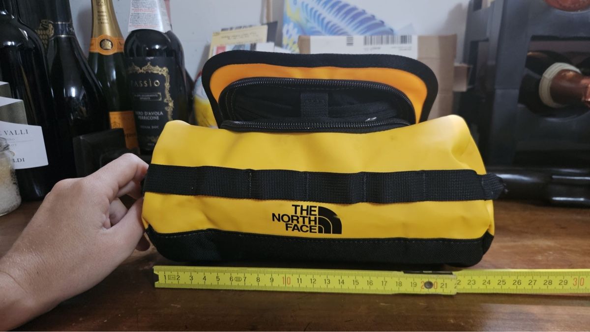 North Face Custodie per cosmetici: The north face beauty case – Usato da Bellinzona venduto da Samblnk 3