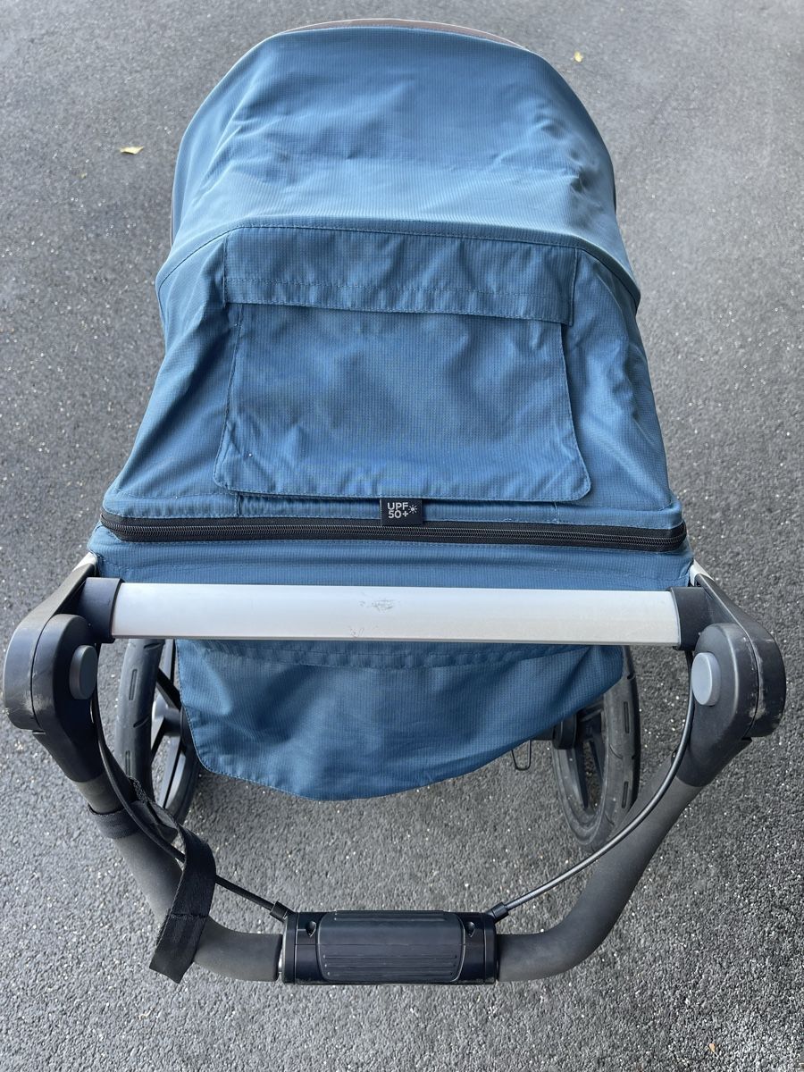 Thule Poussette: THULE Urban Glide 2 inkl. Sicherheitsbügel & Regenschutz – D'occasion à Küssnacht am Rigi par TheMarket55 2