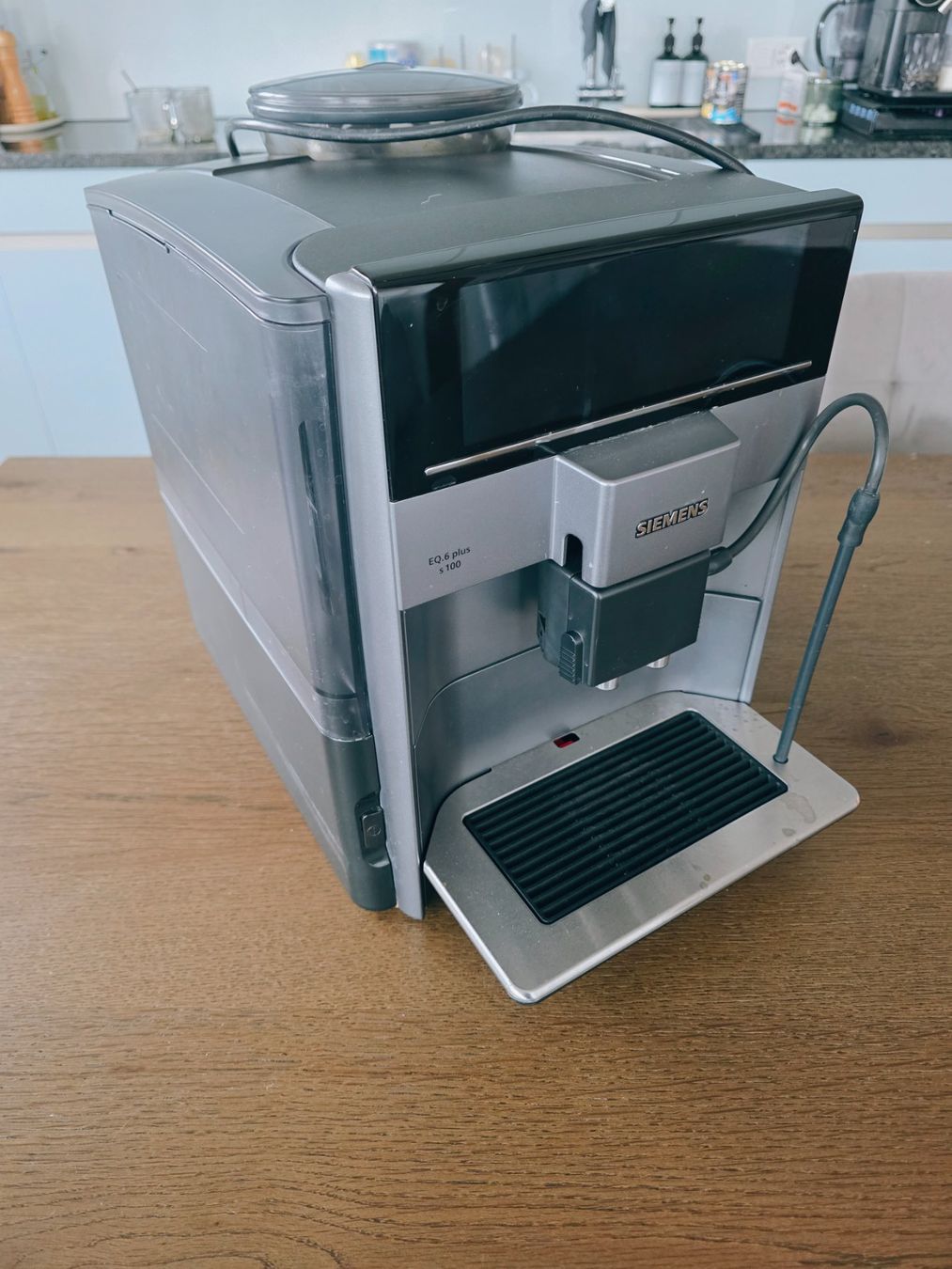 Siemens Macchine per caffè & Macchine per espresso: Siemens Kaffeevollautomat EQ6 Plus S100 – Usato da Bäretswil venduto da Qual 1