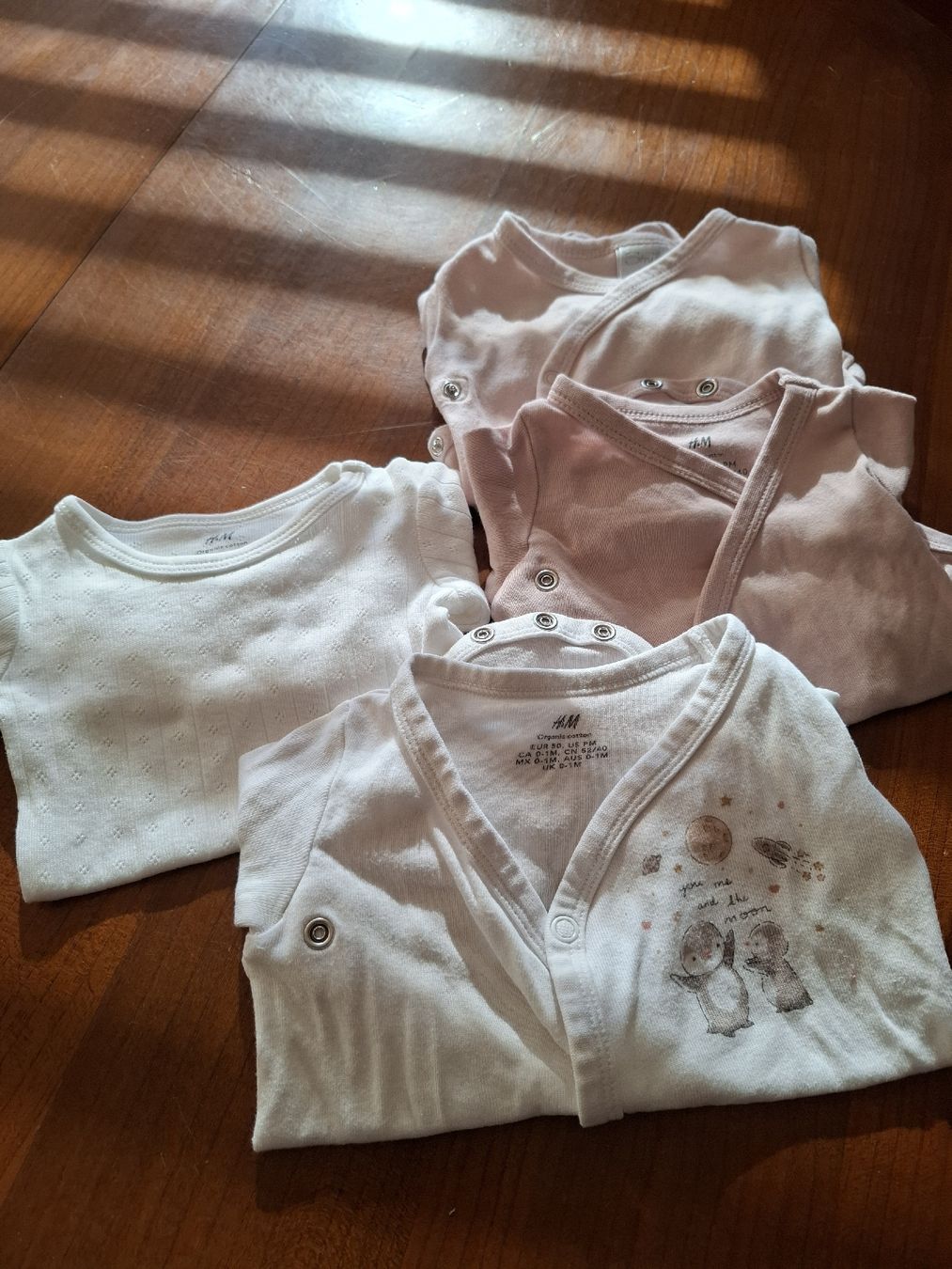 H&M Kleiderpakete & -sets: Body neonato, taglia 50/56 – Gebraucht aus Viganello von sor_dcq8 2