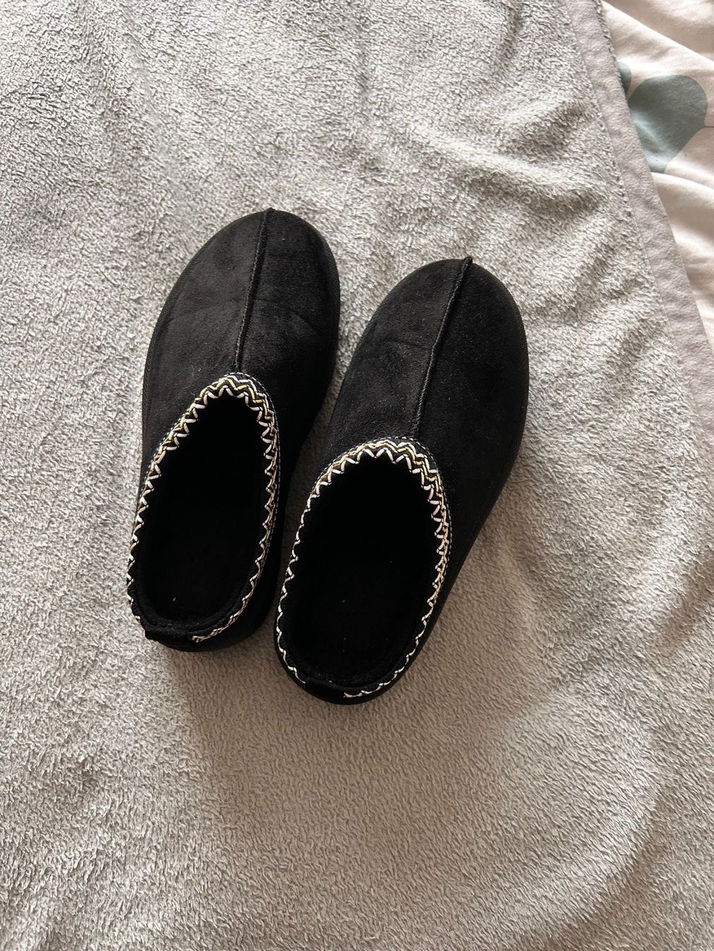 Scarpe da donna: Hausschuhe Grösse 38 – Usato da Horgen venduto da Sunshine_12399