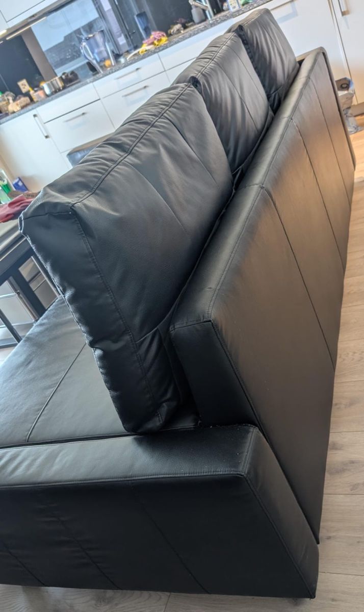 Sofas: Schwarzes Ledersofa mit Bettfunktion und Stauraum – Gebraucht aus Regensdorf von Jackone 4