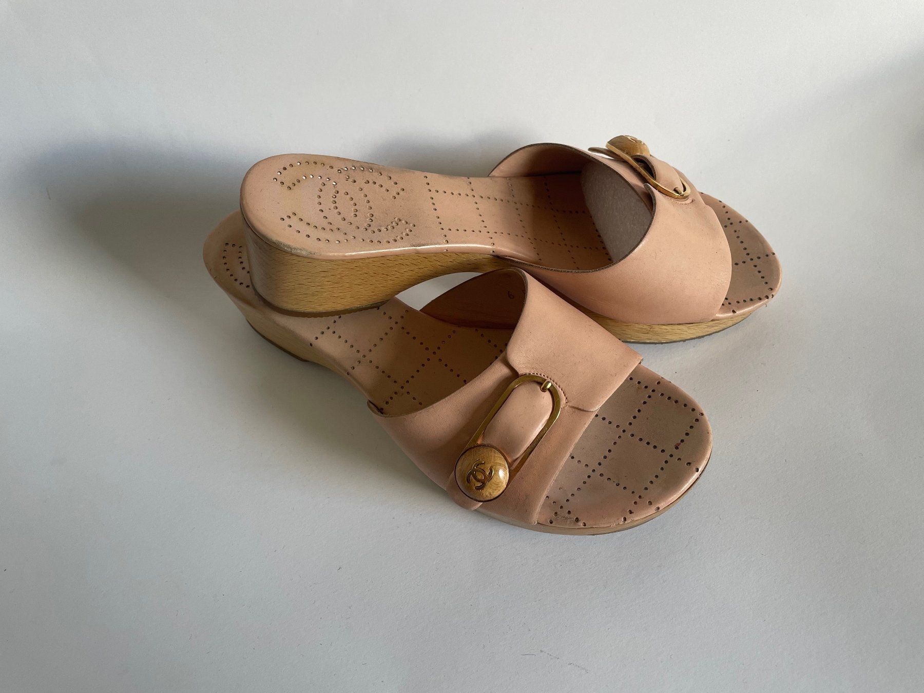 Chanel Scarpe da donna: CHANEL Holz Plateau Pantolette, Gr.36 – Usato da Zürich venduto da Caro55 5