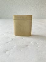 Très ancienne petite boîte sculpté 