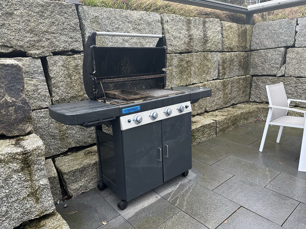 Griglie: CAMPINGAZ Gasgrill 4 Brenner – Usato da Schlieren venduto da fei_t6bb 1