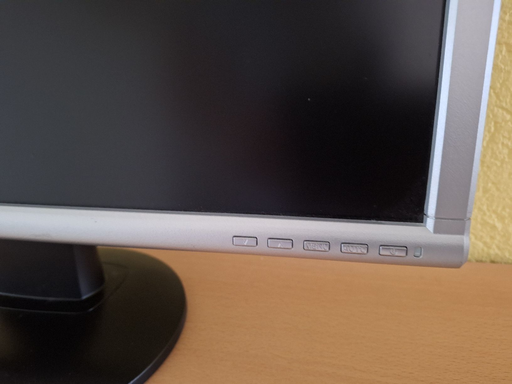 Fujitsu Monitor: PC Bildschirm – Usato da Niederglatt ZH venduto da Bobsli 3