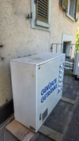 Getränkeautomat weiss mit Münzeinwurf Vintage