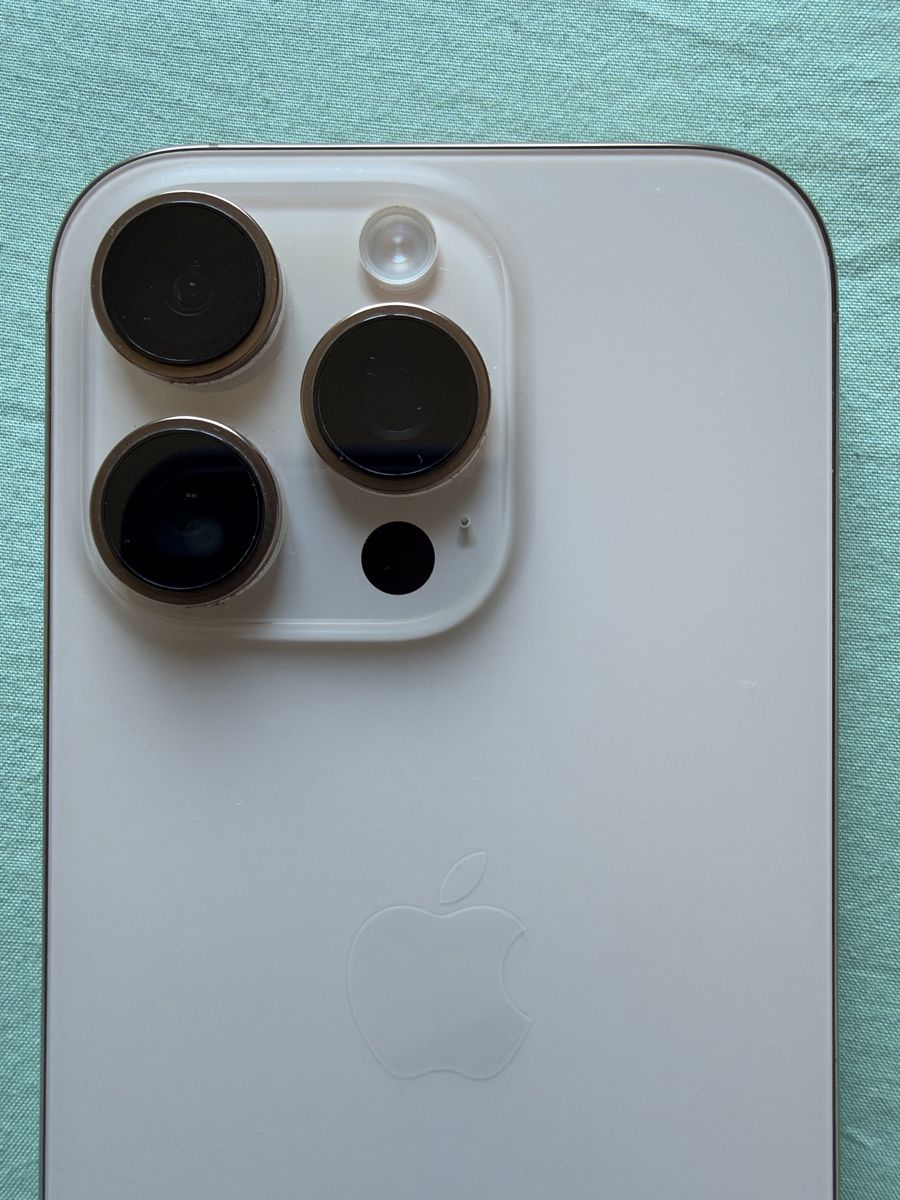 Apple Telefoni cellulari / Smartphones: iPhone 16 Pro 128GB Gold – Usato da Winterthur venduto da neeidn 2
