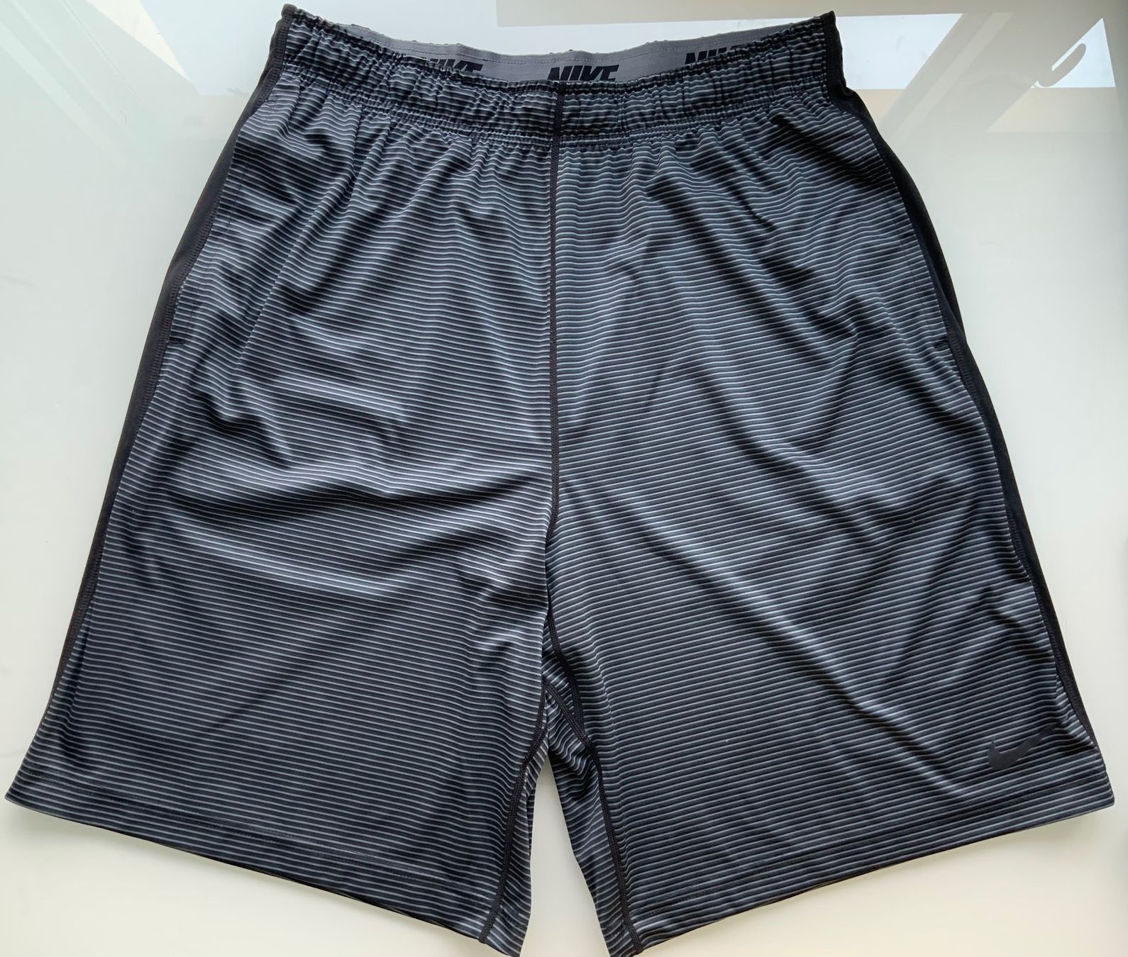 Nike Pantaloni: Nike GPX Strike Shorts (Large) – Nuovo (secondo la descrizione) da Zürich venduto da Likelike